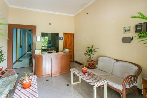 a living room with a couch and a table at RedDoorz Syariah @ Sakinah Guesthouse in Sragen