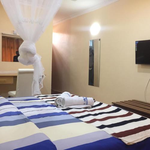 Телевизор и/или развлекательный центр в Vienna Woods Hotel Nakuru