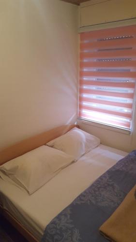 Llit o llits en una habitació de Apartman Luka