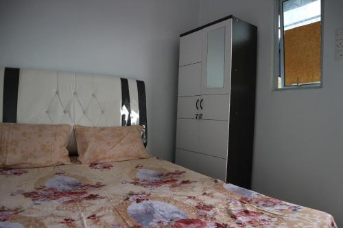Postel nebo postele na pokoji v ubytování OYO Life 2670 Aline Kost