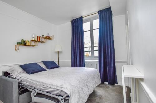 Un ou plusieurs lits dans un hébergement de l'établissement Luxury Bedroom St Germain - Bon Marché