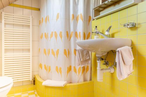 Koupelna v ubytování MyBednBreakfast in Bottmingen