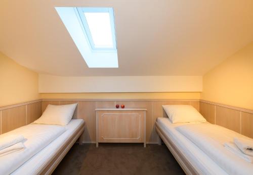 Ein Bett oder Betten in einem Zimmer der Unterkunft Crystls Aparthotel