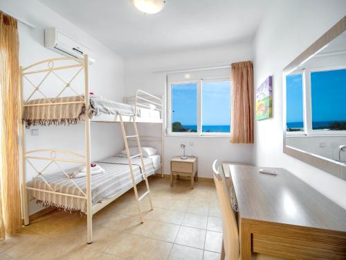 Postel nebo postele na pokoji v ubytování Gennadi Gardens Apartments & Villas