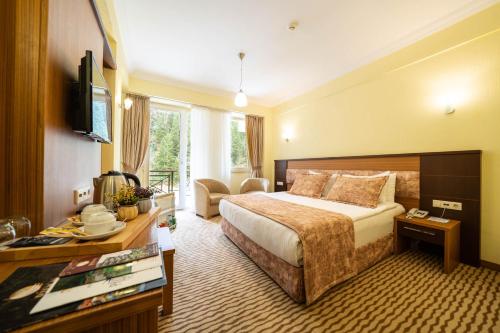 Postel nebo postele na pokoji v ubytování Ridos Thermal Hotel & Spa