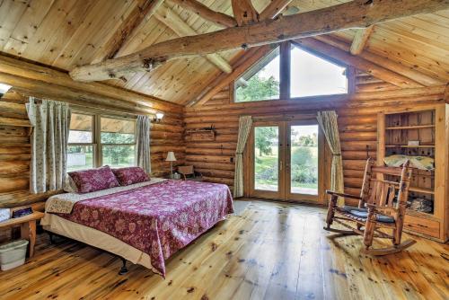 Photo de la galerie de l'établissement Valders Log Home near EEA Air Show and Sheboygan!, à Valders