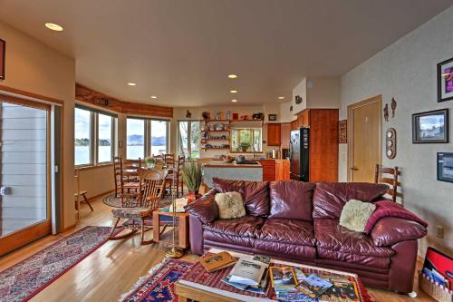 Gallery image of Lake Chelan Home with Kayaks, Dock and Stunning Views! in Chelan