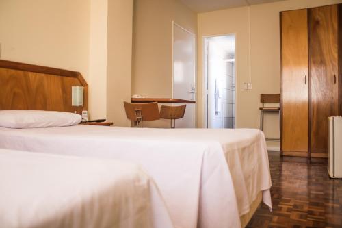 Salvatori Hotelにあるベッド