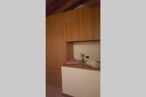 a kitchen with wooden cabinets and a counter top at CASA DELLA VALLE in Colico