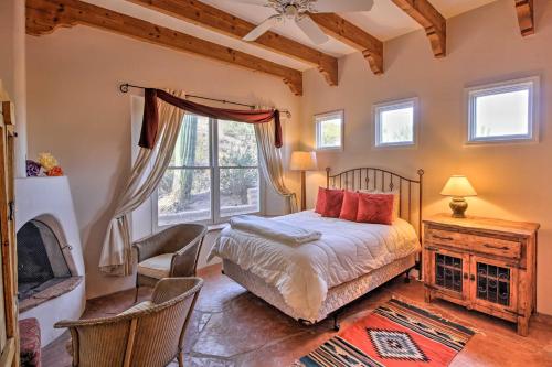 ein Schlafzimmer mit einem Bett und einem Kamin in der Unterkunft La Roca - Tucson Casita with Mtn View on 10 Acres! in Tucson