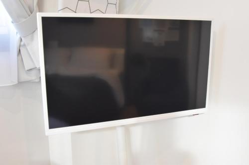 Tune Inn Ebisuにあるテレビまたはエンターテインメントセンター