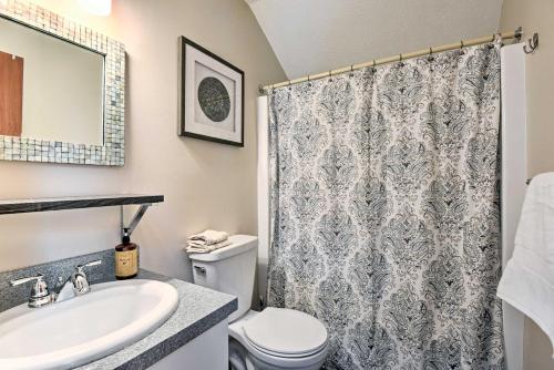Gallery image of Poconos Vacation Rental with Pool Access and Hot Tub! in Bushkill