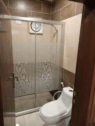 Ένα μπάνιο στο Petra Cabin Inn Hostel&Resturant