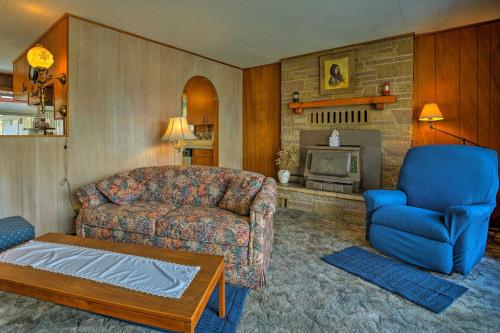 Gallery image of Charming White Bird Home with Mtn and Salmon River View in Whipsaw Saddle