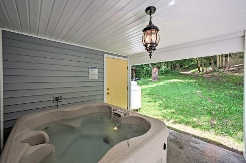 Cottage with Hot Tub and Fire Pit Near Mahantango Creek