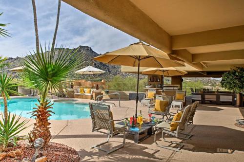Carefree Casita with Outdoor Pool and Mountain View!