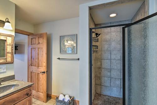 Gallery image of Cabin with Hot Tub and Mountain Views, Less Than 5 Mi to Boone in Blowing Rock