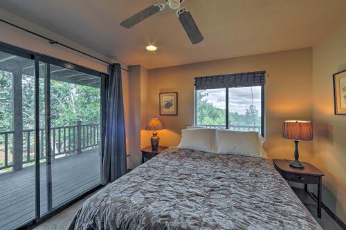 Ένα ή περισσότερα κρεβάτια σε δωμάτιο στο Cozy Home in Prescott Natl Forest Less Than 9 Mi to Dtwn