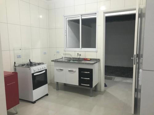 Dapur atau dapur kecil di Apartamento Praia de Boraceia - Litoral Norte SP