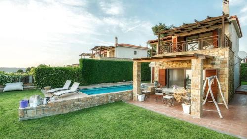 Gallery image of Five-Star Luxury Pool Villa, Elani in Siviri