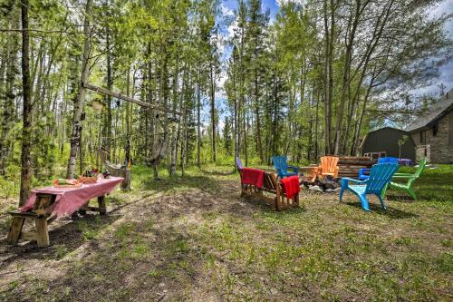 Rocky Mtn Retreat with Balcony, Fire Pit and Grill!