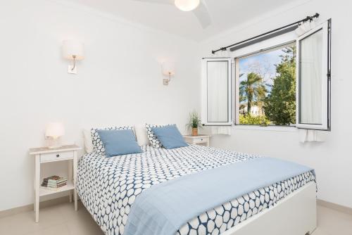 A bed or beds in a room at Apartamento Pinebeach