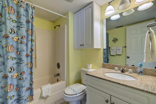 Vannituba majutusasutuses Orange Beach Resort Condo with Pool - Walk to Beach!