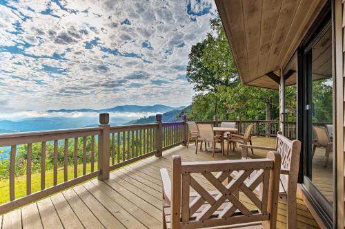 4-Acre Bryson City Mountain Home with Deck and Grill!