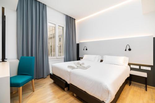 Postel nebo postele na pokoji v ubytování Dormos Hotel