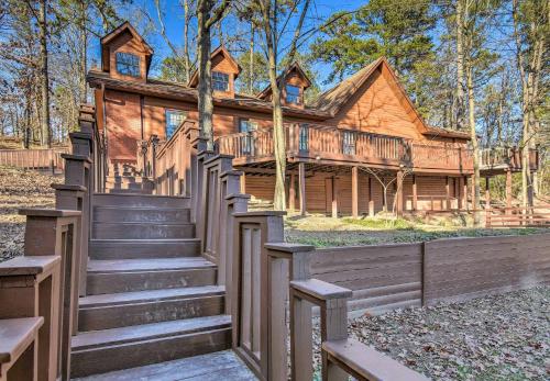 Luxury Hot Springs Cabin with Deck Near Lake Hamilton