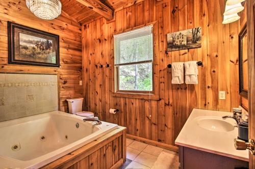 Gallery image of Pigeon Forge Scenic Solitude with Private Hot Tub! in Pigeon Forge