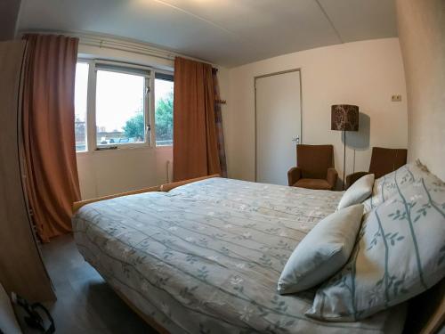 Ένα ή περισσότερα κρεβάτια σε δωμάτιο στο 1 room studio with wonderful view