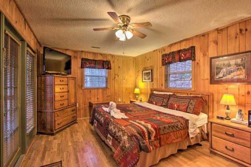 Imagen de la galería de Private Gatlinburg Cabin Pet Friendly with Hot Tub!, en Gatlinburg