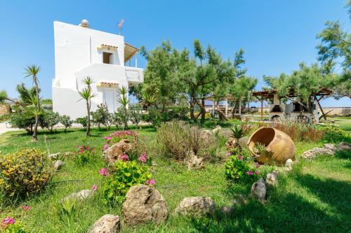 Zefyros Apartments and House