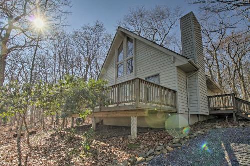 Cozy Wintergreen Cabin Near Mountain Inn and Slopes!