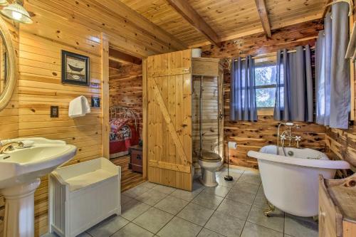Gallery image of Remote Cabin on 30 Acres with Dock and Private Lake! in Macks Creek