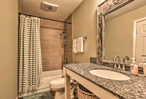 Gallery image of Port Aransas Condo with Pool Access Walk to Beach! in Mustang Beach