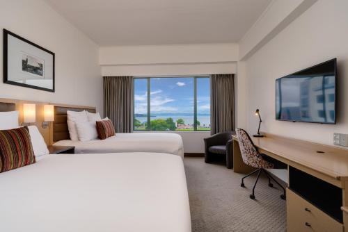 TV a/nebo společenská místnost v ubytování Novotel Rotorua Lakeside