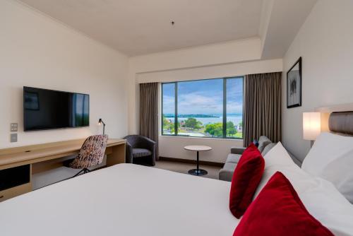 TV a/nebo společenská místnost v ubytování Novotel Rotorua Lakeside