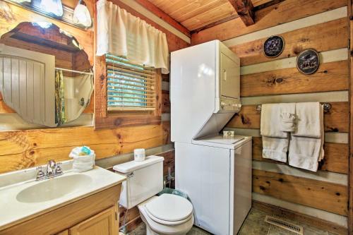 Gallery image of Secluded Forest Cabin, 4 Mi to Downtown Gatlinburg in Gatlinburg