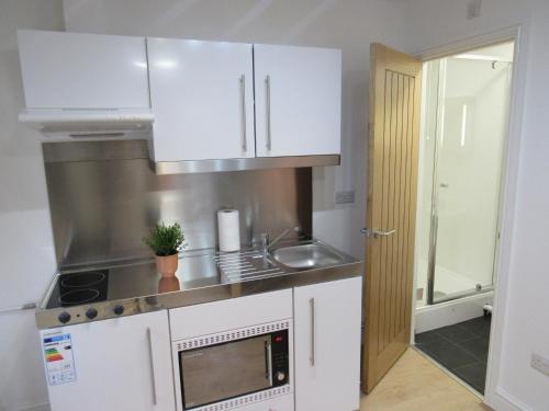 Η κουζίνα ή μικρή κουζίνα στο The Tas Suites - Tas Accommodations