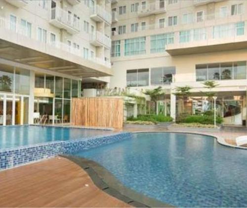 The swimming pool at or close to Bogor Icon Apartment