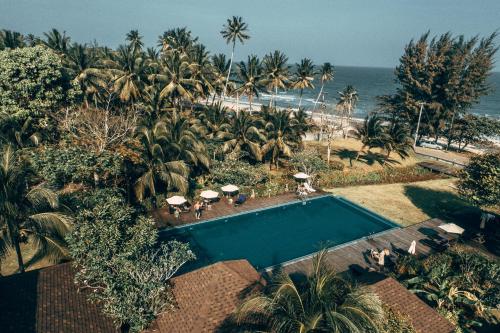 an overhead view of a swimming pool and the beach at Nana Beach Hotel & Resort in Pathiu