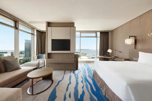 Postel nebo postele na pokoji v ubytování InterContinental Xiamen by IHG