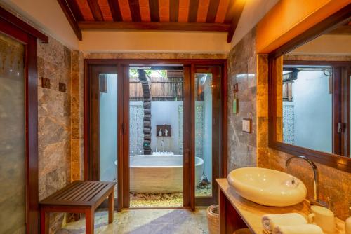 Phòng tắm tại Hoi An Chic - Green Retreat
