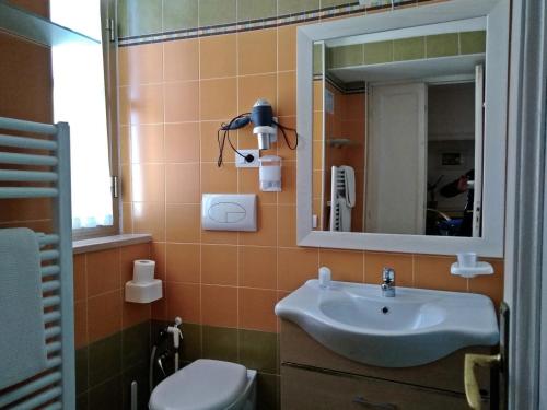 Un baño de B&B Vico Vacanze