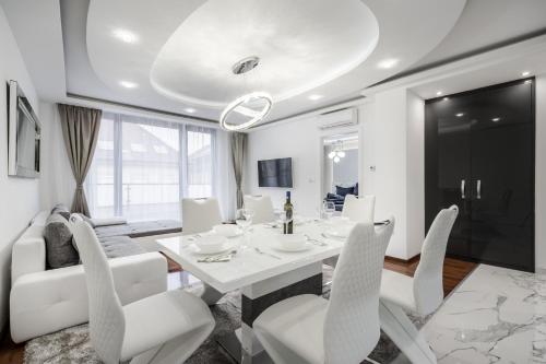 Kiraly 44 Luxury Apartment with free parking 1061 Budapest, 44 Király utca 3,4 kép - 3