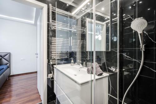 Kúpeľňa v ubytovaní Kiraly 44 Luxury Apartment