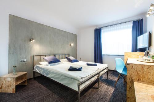 Postel nebo postele na pokoji v ubytování Hotel Tychy