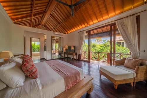 Villa Rubina – Luxury Pool Villa in Batu Belig Next to the Beach!